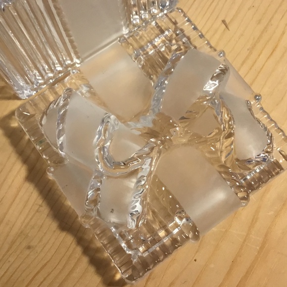 Vintage Clear Lead Crystal Present Trinket Box with Bow - Picture 6 of 10